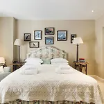 Vintage Shepherds Bush Home By Westfield London